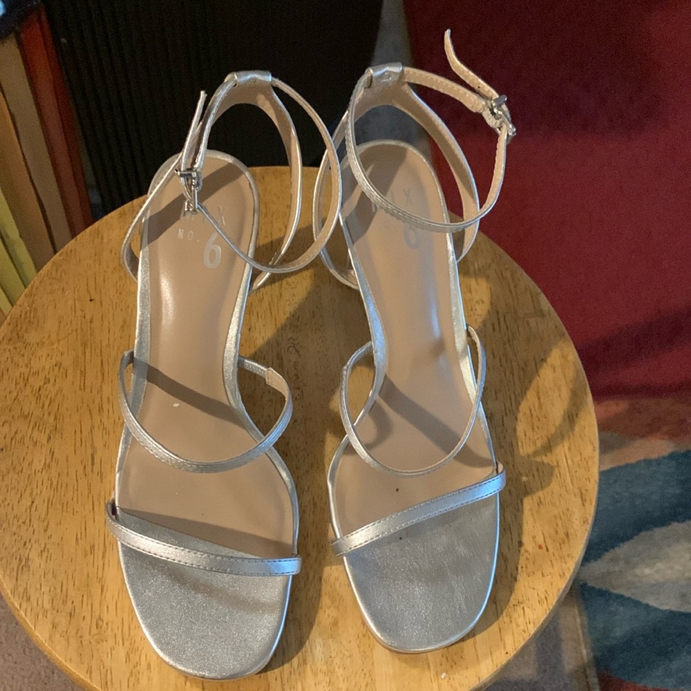 🎉HOST PICK🎉 Mix No. 6 Metallic Silver Strappy Sandals